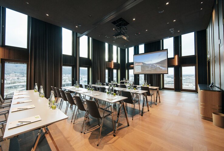 Tagungsraum mit Blick über Heidelberg