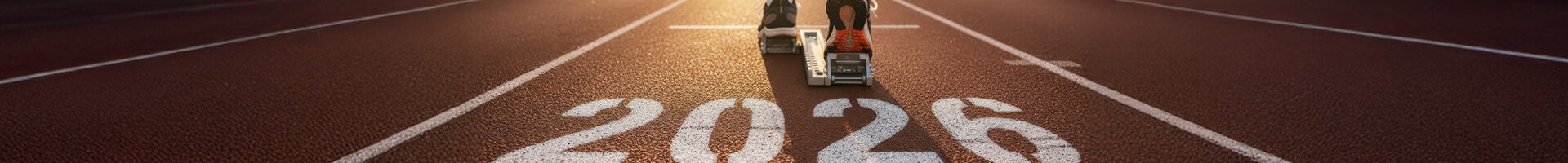 Trekking Bahn mit der Zahl 2026 und einer Läuferin