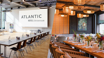 Ein Zuschnitt zwei verschiedener Fotos, auf der linken Hälfte sieht man den Veranstaltungsraum des ATLANTIC Hotels Universum, auf der rechten Seite den Wintergarten im ATLANTIC Hotel Landgut Horn.