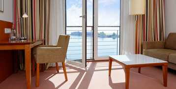 Hafenblick aus einem Superior Zimmer l ATLANTIC Hotel Wilhelmshaven