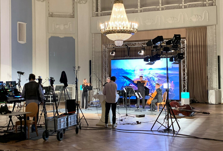 Konzertaufzeichnung im eleganten Saal des ATLANTIC Grand Hotel Travemünde mit Musikern und Technikern.