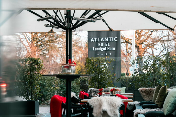 Die Terrasse im Winter mit Decken.