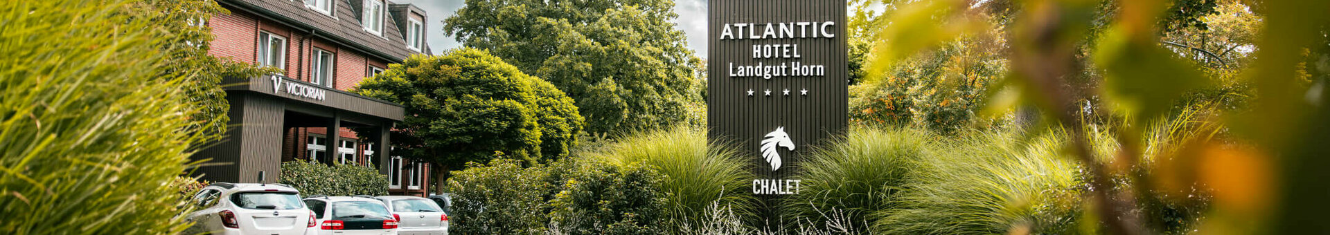 ATLANTIC Hotel Landgut Horn Bremen Entrance parking lot