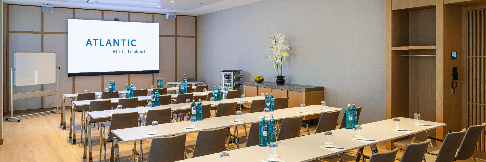 Parlamentarisch Tagen im ATLANTIC Hotel Frankfurt Heller und moderner Tagungsraum im ATLANTIC Hotel Frankfurt