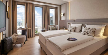 Lively room with a view of the window| ATLANTIC Hotel Frankfurt