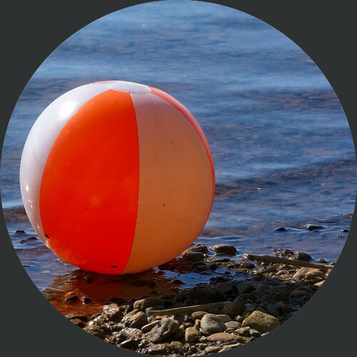 Ball in der Ostsee