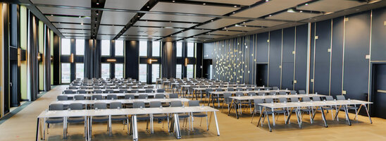 Parlamentarische Sitzordnung im Ballsaal des ATLANTIC Hotel Heidelberg Parlamentarische Sitzordnung im Ballsaal des ATLANTIC Hotel Heidelberg