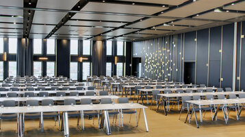 Parlamentarische Sitzordnung im Ballsaal des ATLANTIC Hotel Heidelberg