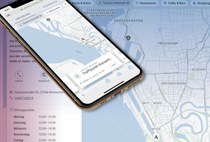 Smartphone zeigt eine Karte von Bremerhaven mit dem ATLANTIC Hotel Sail City und Umgebung.
