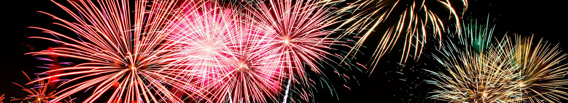 Colorful fireworks light up the night sky over Münster, festive atmosphere at the ATLANTIC Hotel.