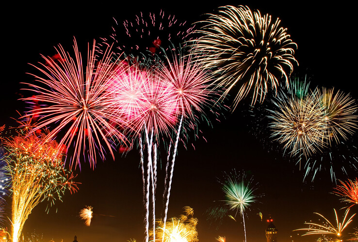 Colorful fireworks light up the night sky over Münster, festive atmosphere at the ATLANTIC Hotel.