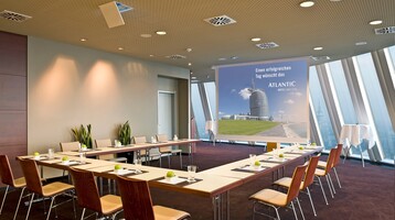 Your event in a cosmopolitan atmosphere with an amazing view over the Weser Your event in a cosmopolitan atmosphere with an amazing view over the Weser