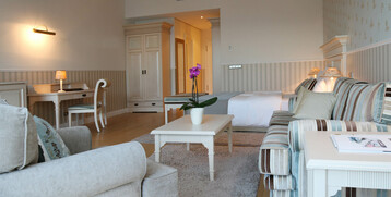 ATLANTIC Grand Hotel Travemünde living area of the junior suite