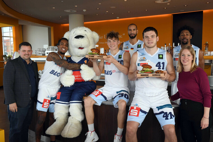 Basketball team Eisbären Bremerhaven | ATLANTIC Hotel Sail City