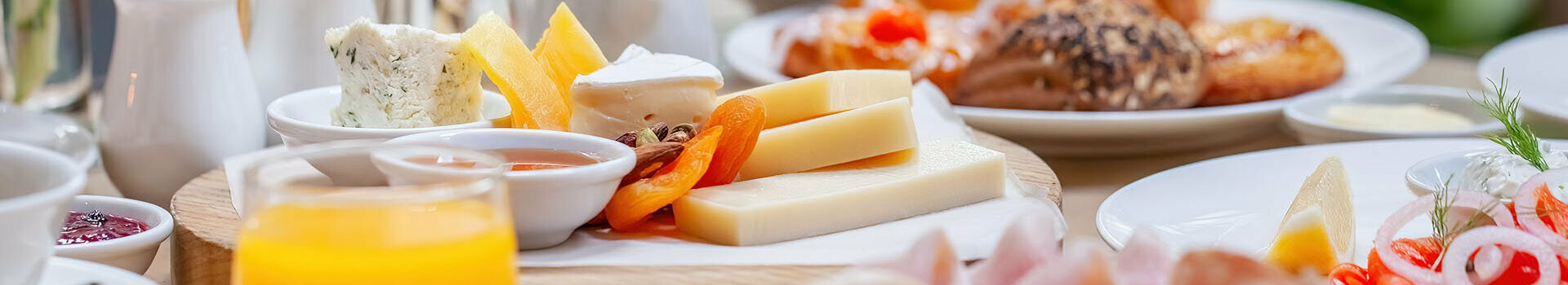 Easter brunch at the ATLANTIC Hotel Airport Bremen Easter brunch with fresh juices in the BLIXX restaurant at the ATLANTIC Hotel Airport Bremen