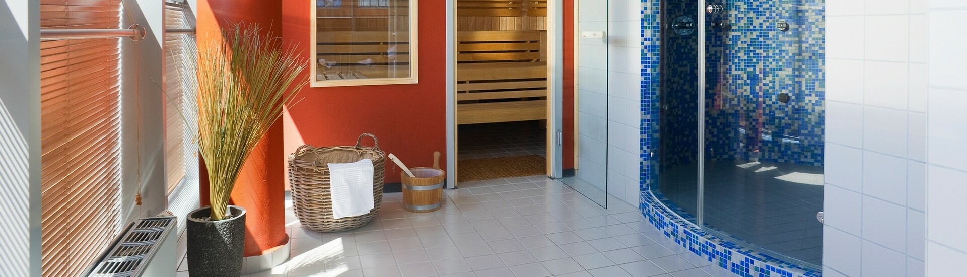 Interior view of the spa area with the sauna in the ATLANTIC Hotel Universum Bremen Modern wellness area with sauna and shower in the ATLANTIC Hotel Universum Bremen, bright and inviting.