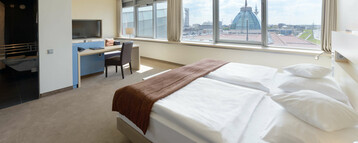 Barrierefreies Zimmer im ATLANTIC Hotel in Bremerhaven mit tollem Ausblick