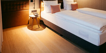 Ansicht des Bettes mit besonders viel Platz zur Seite