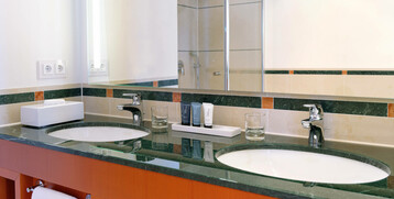 Badezimmerarmaturen der Executive Suite im ATLANTIC Hotel Wilhelmshaven