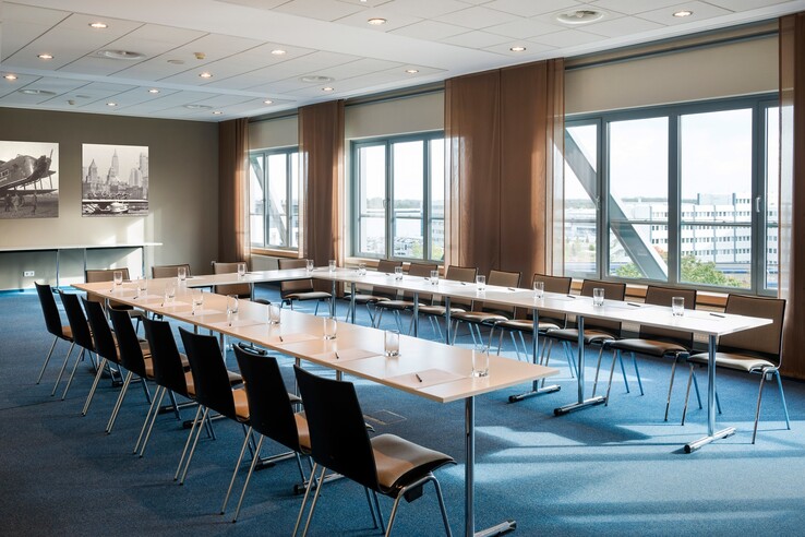 "Armstrong" conference room for SMART meetings & celebrations at the ATLANTIC Hotel Airport in Bremen
