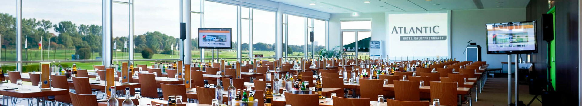 meeting room at the ATLANTIC Hotel Bremen Galopprennbahn Modern conference room at the ATLANTIC Hotel Galopprennbahn Bremen with tables, chairs and a view of the racecourse.
