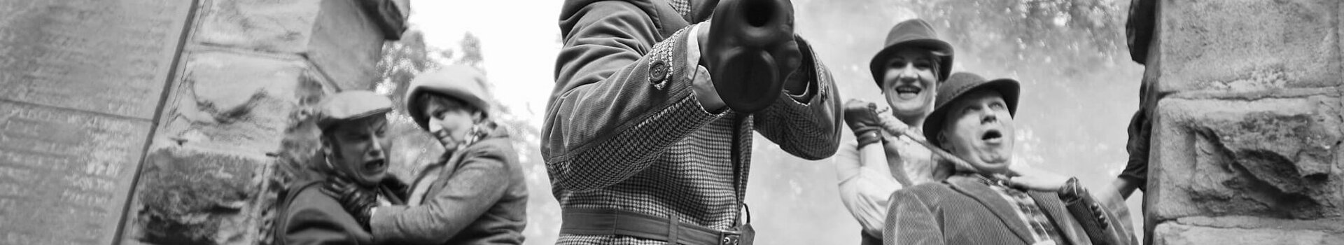 Krimidinner® im ATLANTIC Grand Hotel Travemünde Scenic murder mystery dinner: people in period dress, dramatic scene with smoke, ATLANTIC Grand Hotel Travemünde.