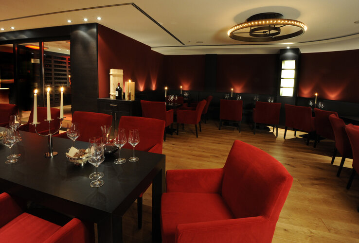 In unserem Weinkeller ist Platz für bis zu 30 Personen