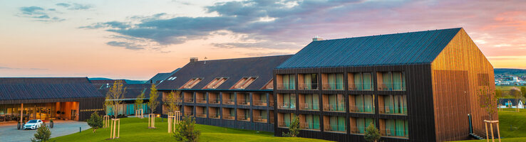 Ansicht des Hotels bei Sonnenuntergang