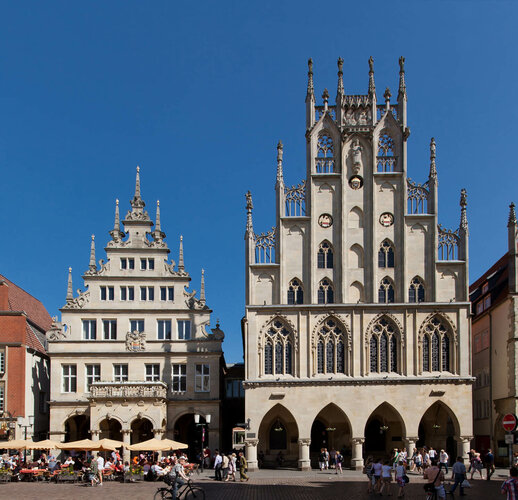 Fassade des historischen Rathauses und des Stadtweinhauses in Münster