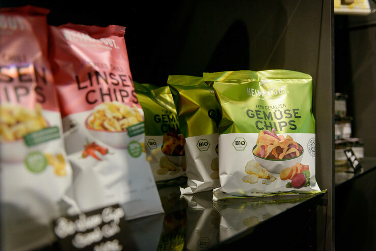 Bags of lentil and vegetable potato chips on a shelf in the ATLANTIC Hotel Sail City, Bremerhaven.