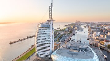 ATLANTIC Hotel Sail City Bremerhaven Aussenansicht von oben