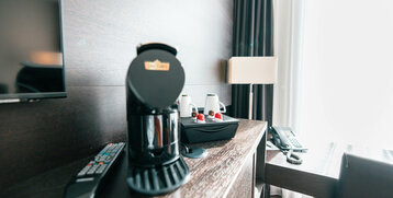 Kaffeezubereitung auf den Zimmern des ATLANTIC Hotels Lübeck
