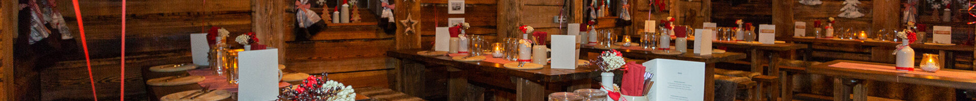 Cozy, rustic restaurant with wooden tables, decorated with red lanterns and heart motifs at the ATLANTIC Grand Hotel Bremen.