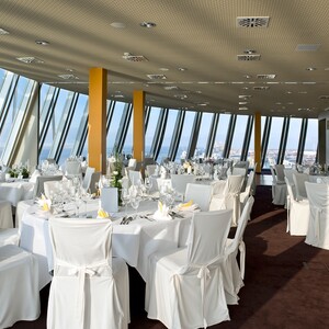 Celebrate your private or business party with a panoramic view over the Weser
