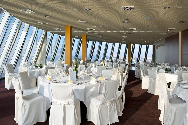 Celebrate your private or business party with a panoramic view over the Weser