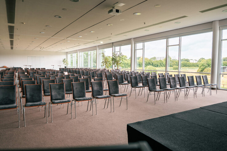 Saal im ATLANTIC Hotel an der Galopprennbahn Saal im ATLANTIC Hotel an der Galopprennbahn