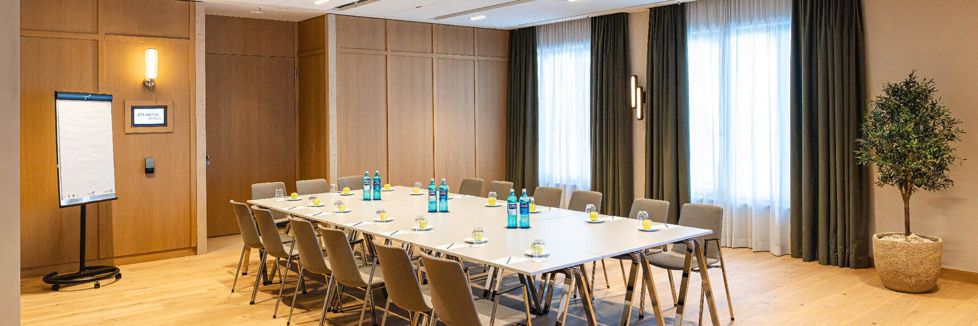 Helle Tagungsräume im ATLANTIC Hotel Frankfurt Tagen in den modernen Tagungsräumen mit viel Licht