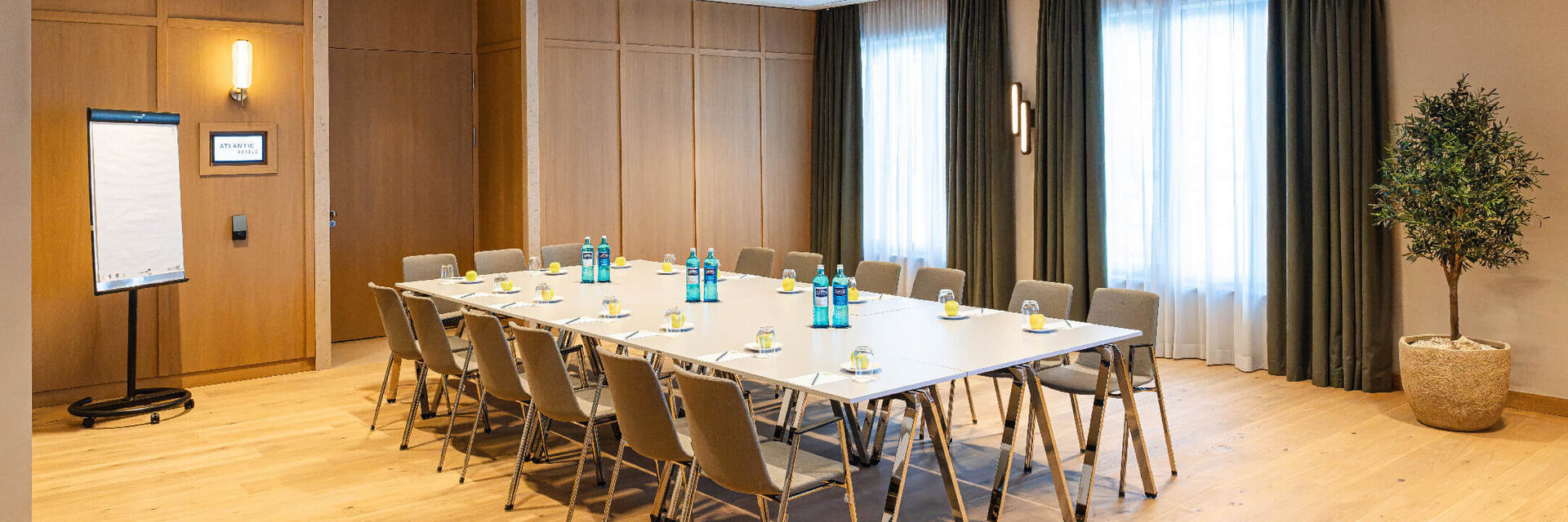 Helle Tagungsräume im ATLANTIC Hotel Frankfurt Tagen in den modernen Tagungsräumen mit viel Licht