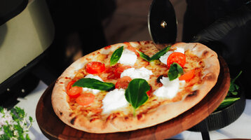 Sommerabende mit Pizza in der Deli Lounge im ATLANTIC Hotel Heidelberg