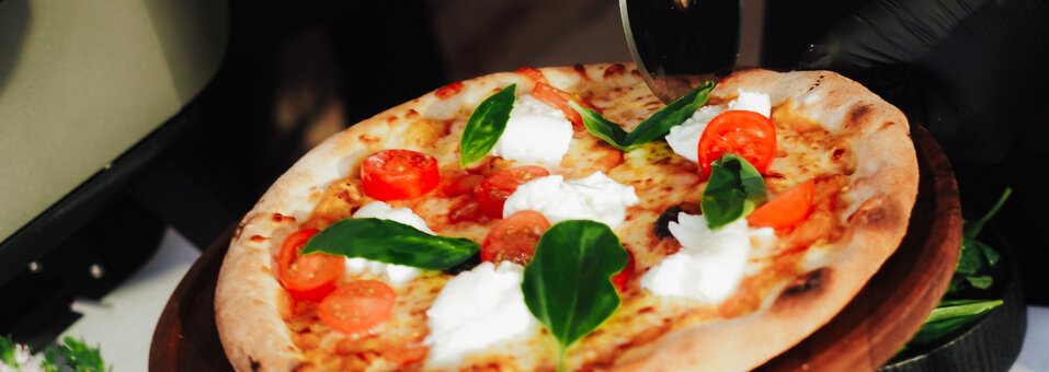 Sommerabende mit Pizza in der Deli Lounge im ATLANTIC Hotel Heidelberg