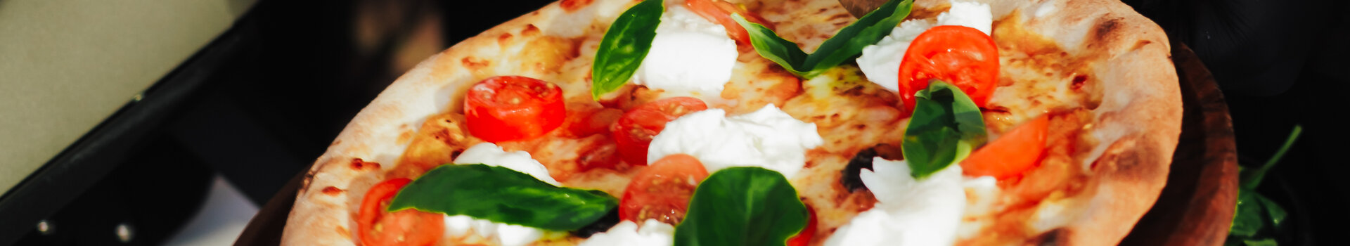 Sommerabende mit Pizza in der Deli Lounge im ATLANTIC Hotel Heidelberg Sommerabende mit Pizza in der Deli Lounge im ATLANTIC Hotel Heidelberg