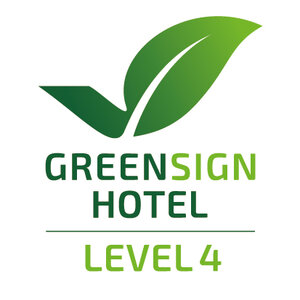 GreenSign Hotel Level 4 Logo mit grünem Blatt, nachhaltige Zertifizierung.