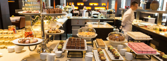 Buffet mit Süßspeisen im ALTANTIC Grand Hotel Bremen