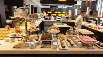 Buffet mit Süßspeisen im ALTANTIC Grand Hotel Bremen