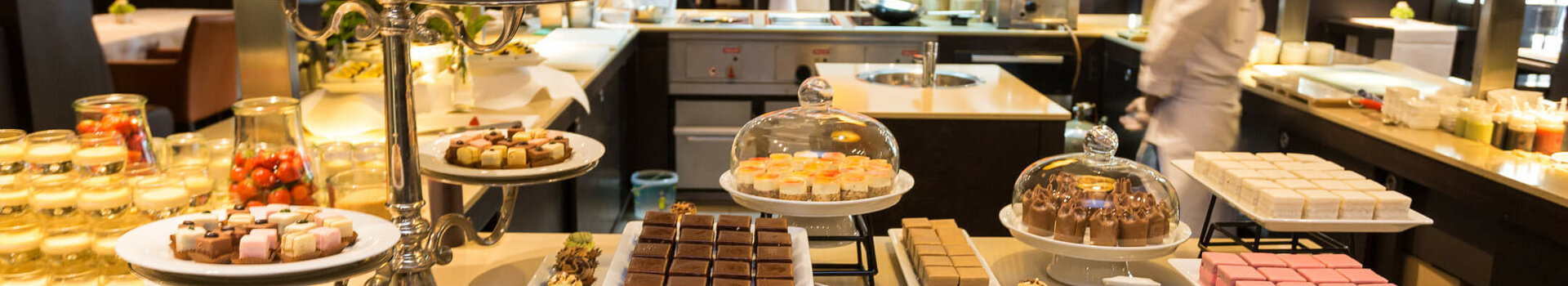 Buffet mit Süßspeisen im ALTANTIC Grand Hotel Bremen