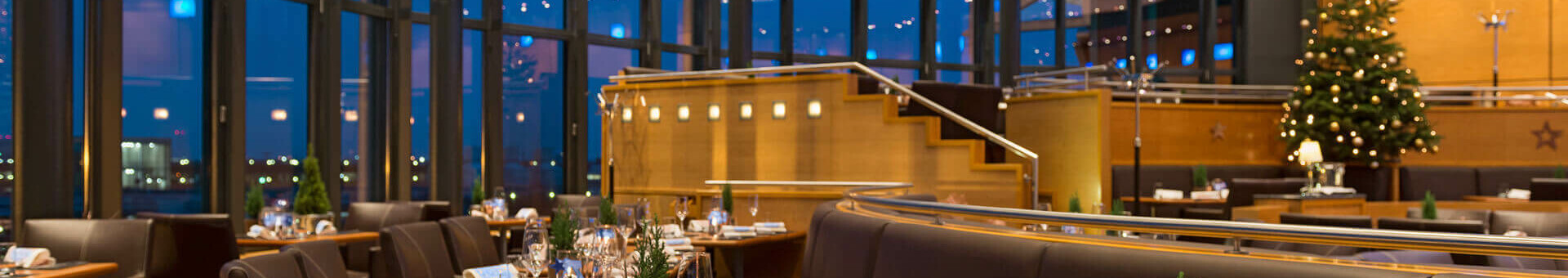 Weihnachtsfeier im Restaurant BLIXX am Airport Bremen Weihnachtlich eingedeckte Tische im Restaurant BLIXX am Airport Bremen